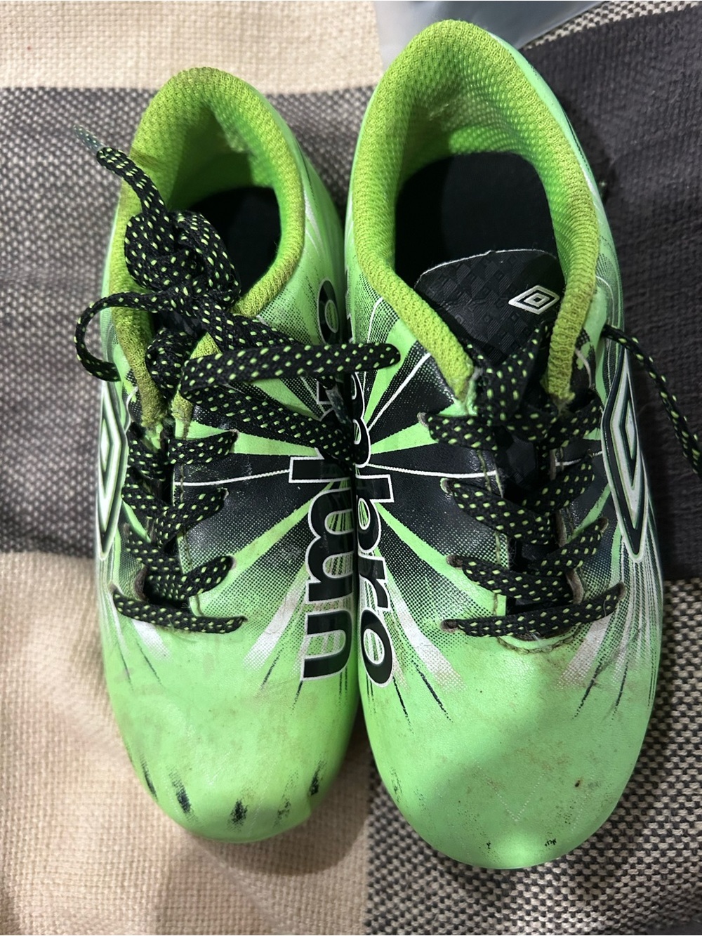 Umbro Kids Lime Green and Black Soccer Cleats